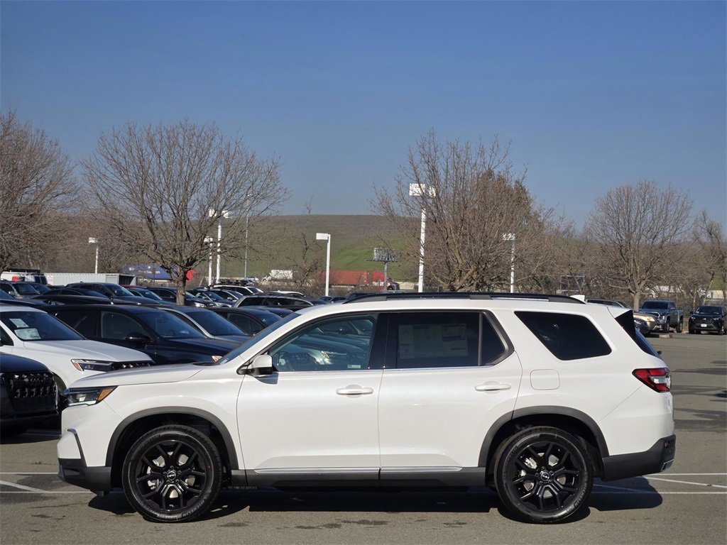 New 2025 Honda Pilot Touring image 7