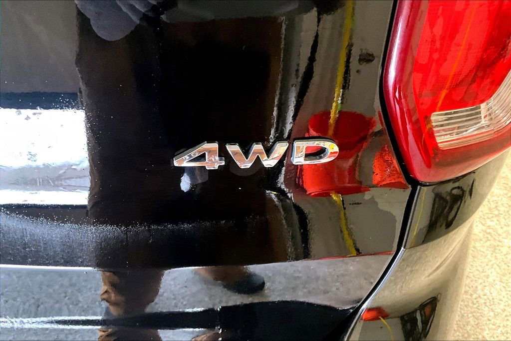 Used 2018 Ford Explorer XLT w/ XLT Appearance Package image 23