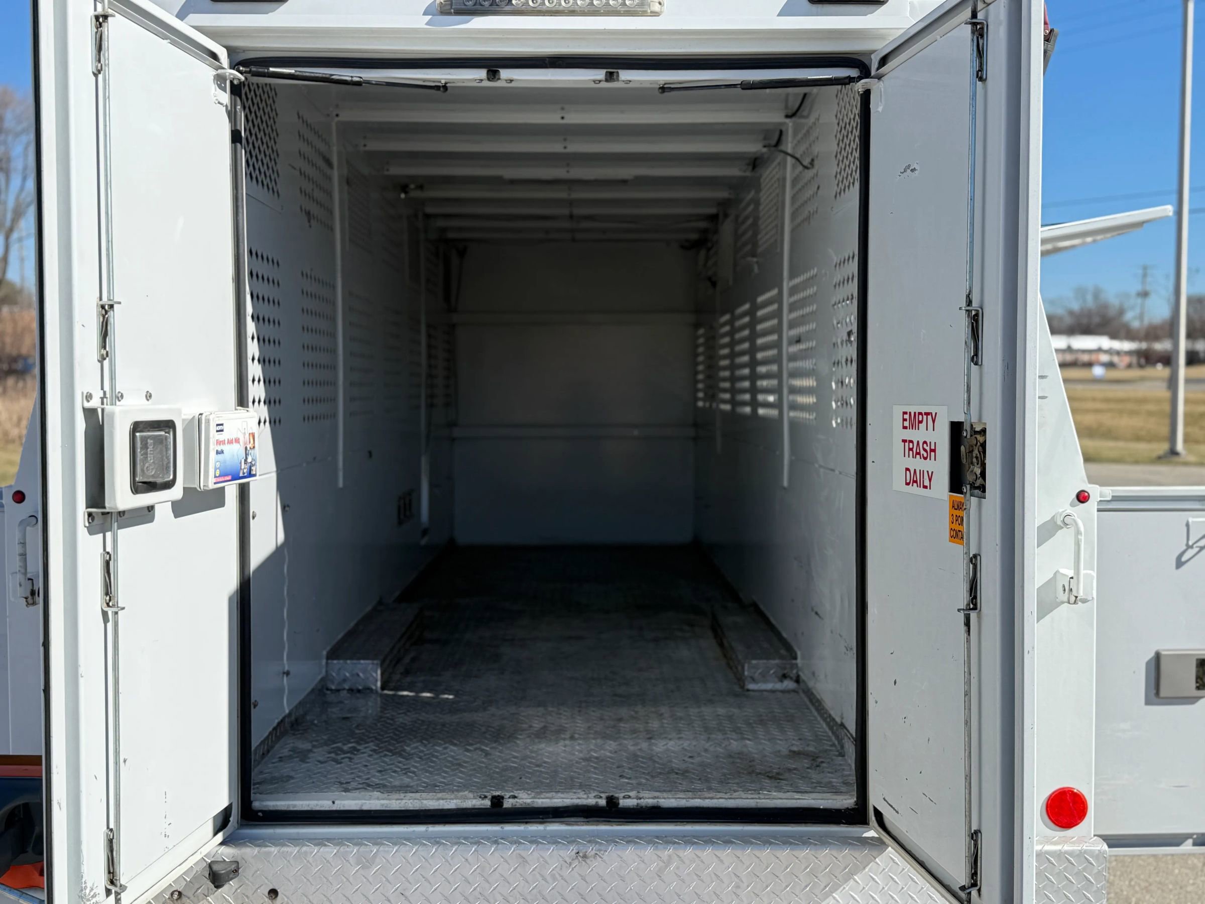 Used 2019 Mercedes-Benz Sprinter 170 w/ Chrome Grille Package image 10