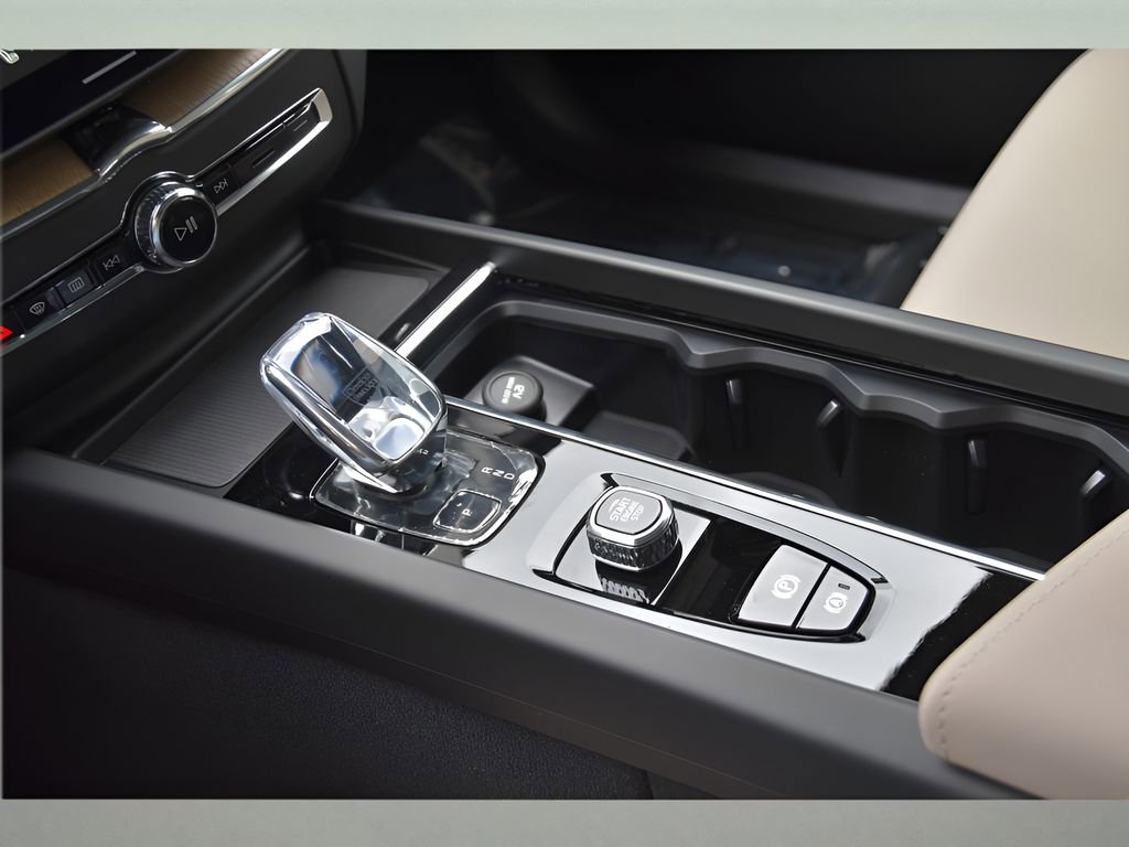 Certified 2026 Volvo XC60 B5 Core w/ Protection Package Premier image 32