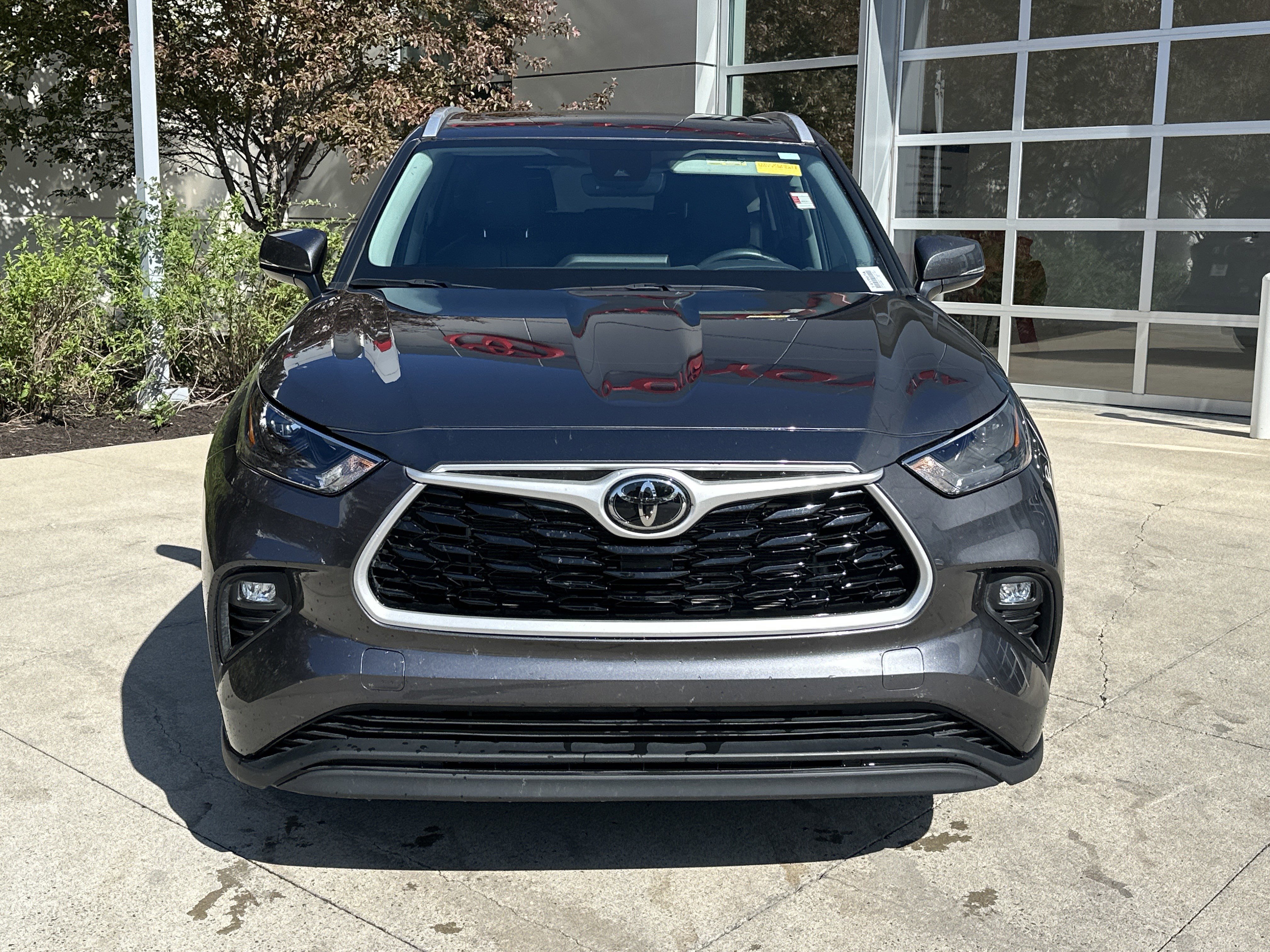 Used 2023 Toyota Highlander XLE AWD/4WD image 5