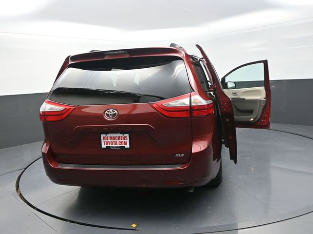 Used 2016 Toyota Sienna XLE image 38