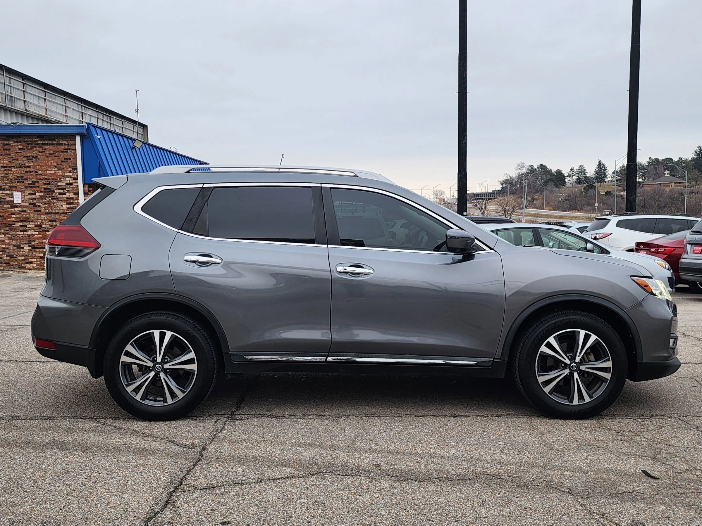 Used 2018 Nissan Rogue SL w/ Premium Package image 8