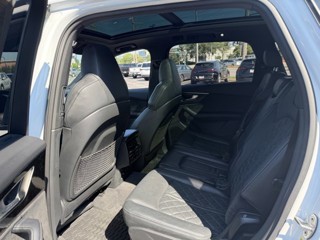 Used 2023 Audi SQ7 Prestige w/ Prestige Package AWD/4WD image 5