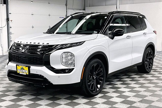 Used 2024 Mitsubishi Outlander SEL Black Edition image 10