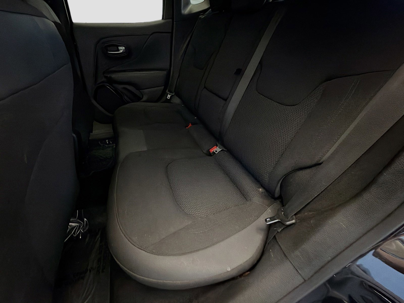 Used 2018 Jeep Renegade Altitude w/ UConnect 8.4 Nav Group FWD image 13