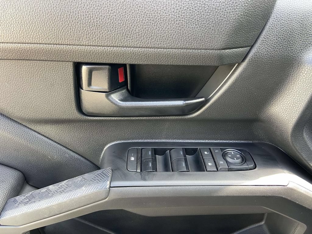 Used 2025 Toyota Tacoma SR5 AWD/4WD image 14