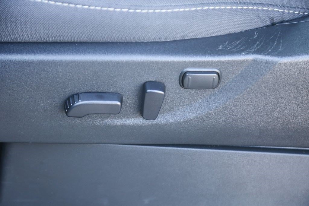 Used 2025 Nissan Frontier SV RWD image 20