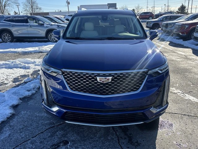 Used 2023 Cadillac XT6 Premium Luxury image 2