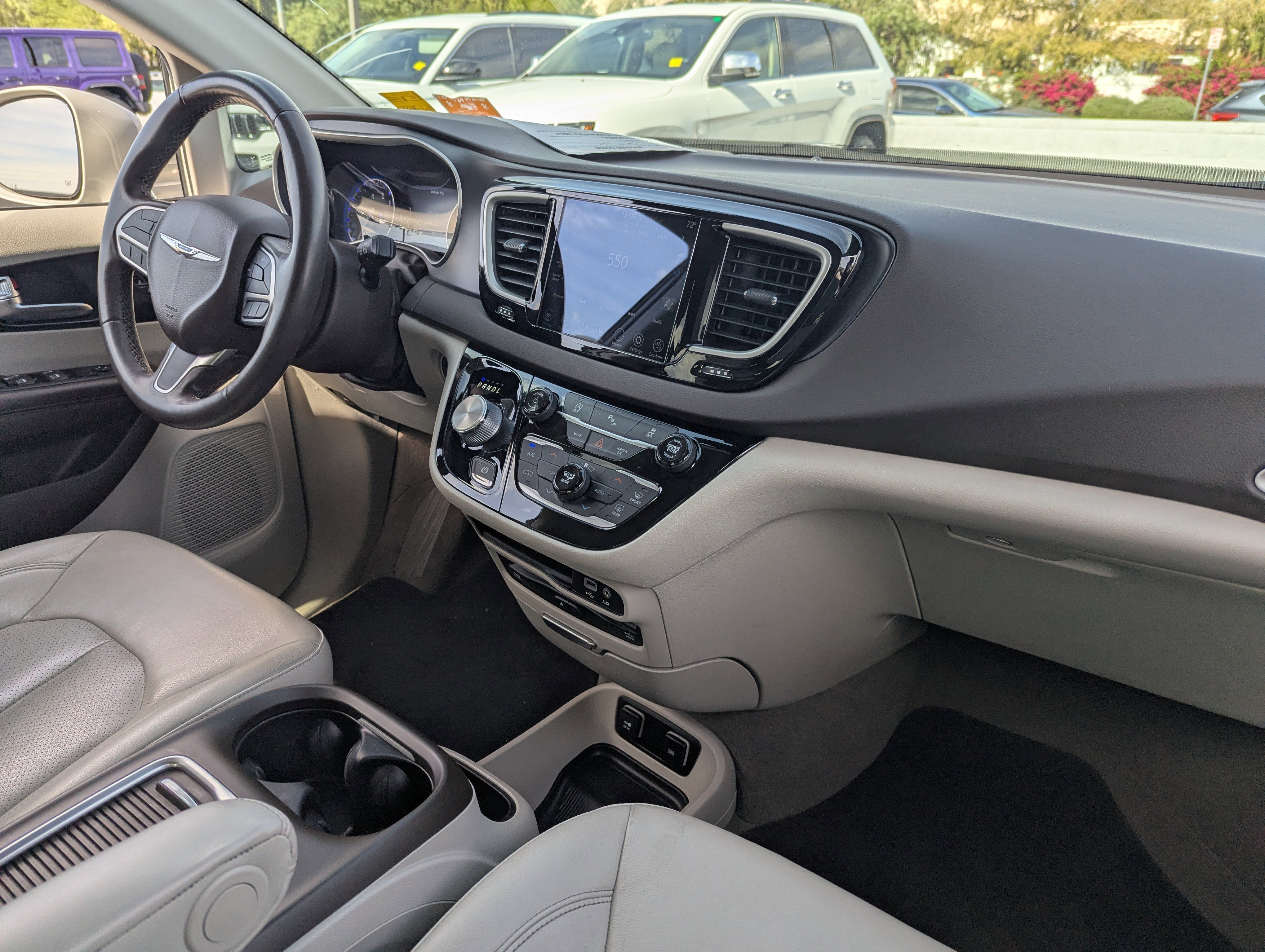 Used 2020 Chrysler Pacifica Touring-L Plus image 12