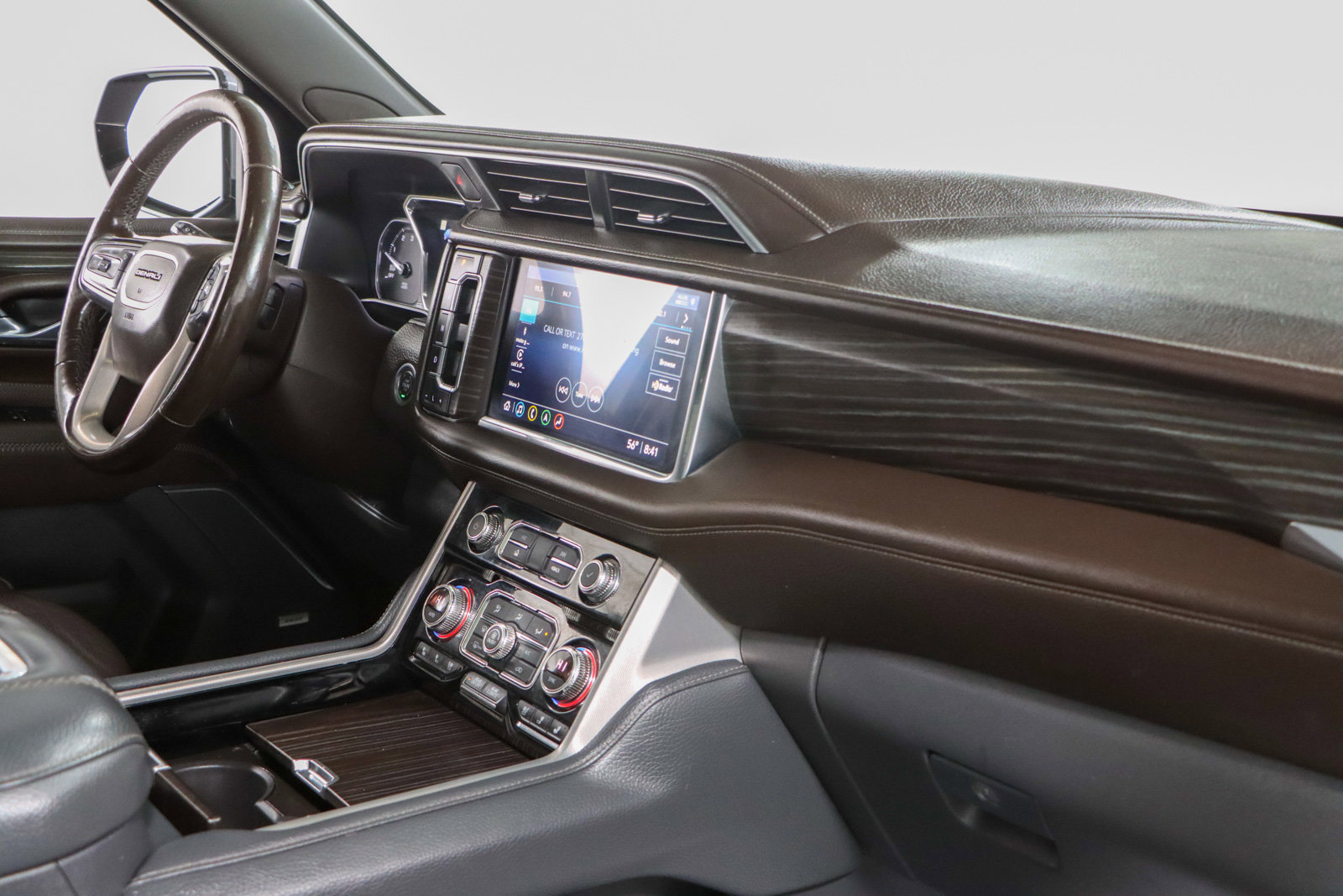Used 2021 GMC Yukon Denali w/ Denali Premium Package image 31