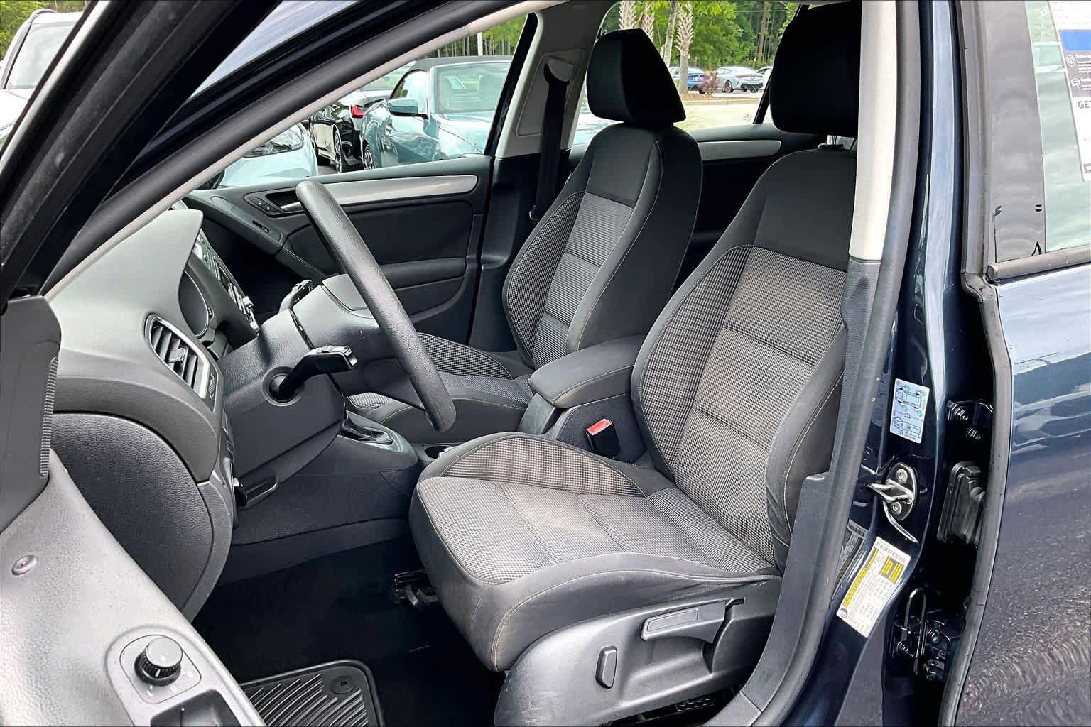 Used 2012 Volkswagen Golf 4-Door FWD image 8