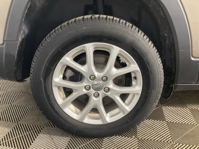 Used 2016 Jeep Cherokee Latitude w/ Comfort/Convenience Group image 23