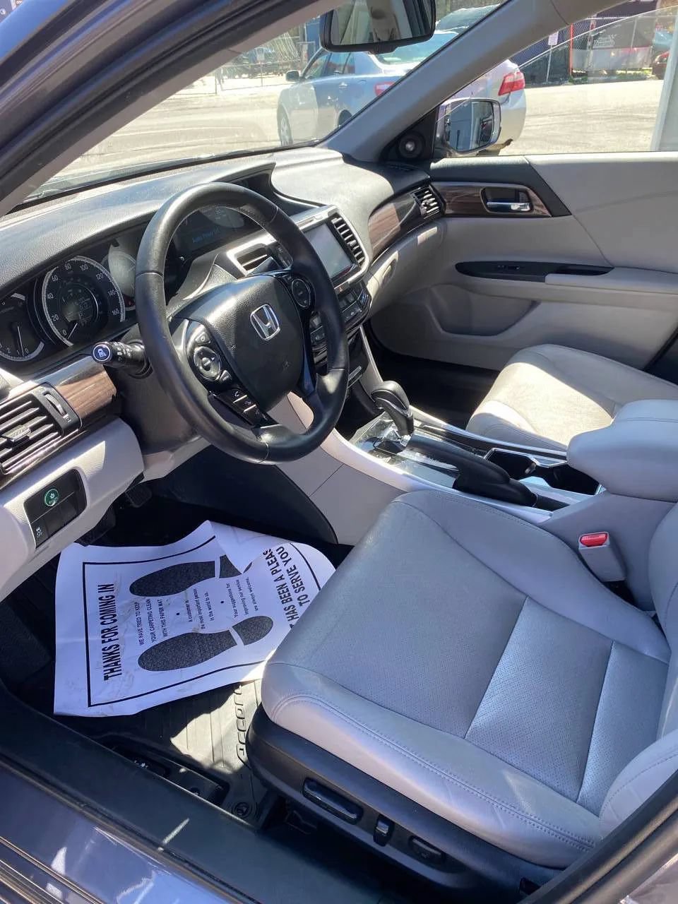 Used 2017 Honda Accord EX-L image 10