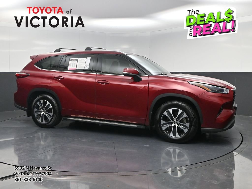 Used 2022 Toyota Highlander XLE FWD image 1