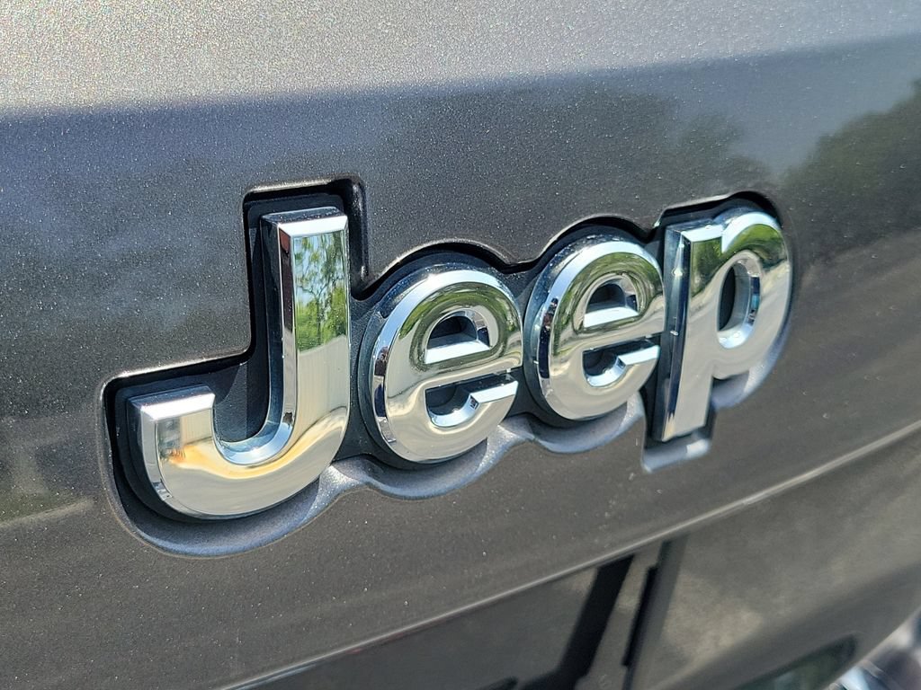 Used 2020 Jeep Grand Cherokee Overland AWD/4WD image 12