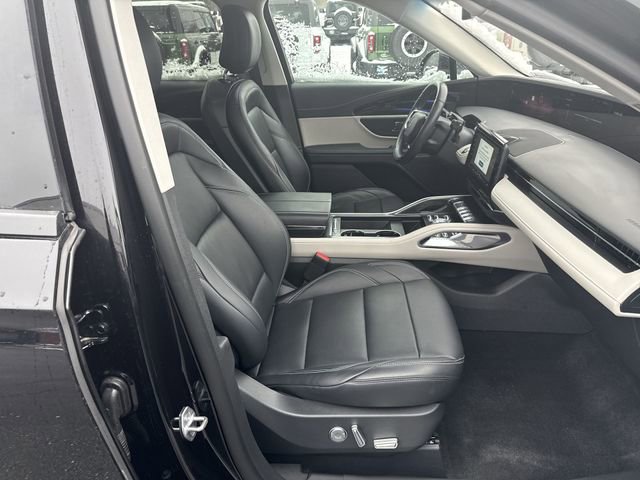 Used 2024 Lincoln Nautilus Premier image 27