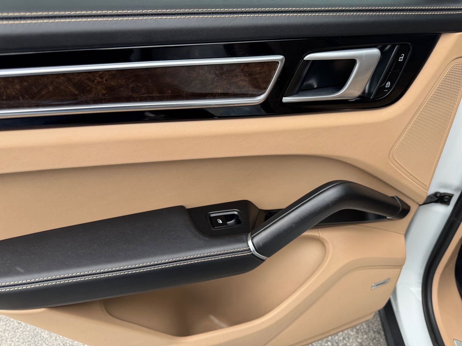 Used 2019 Porsche Cayenne AWD/4WD image 18