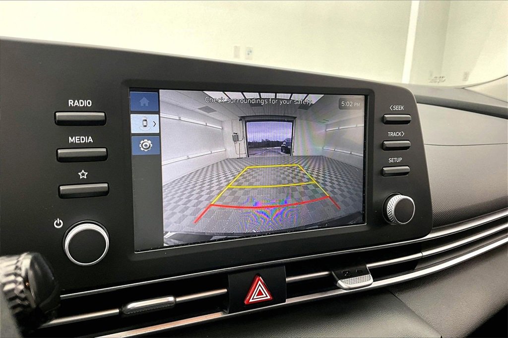 Used 2025 Hyundai Elantra SE image 21