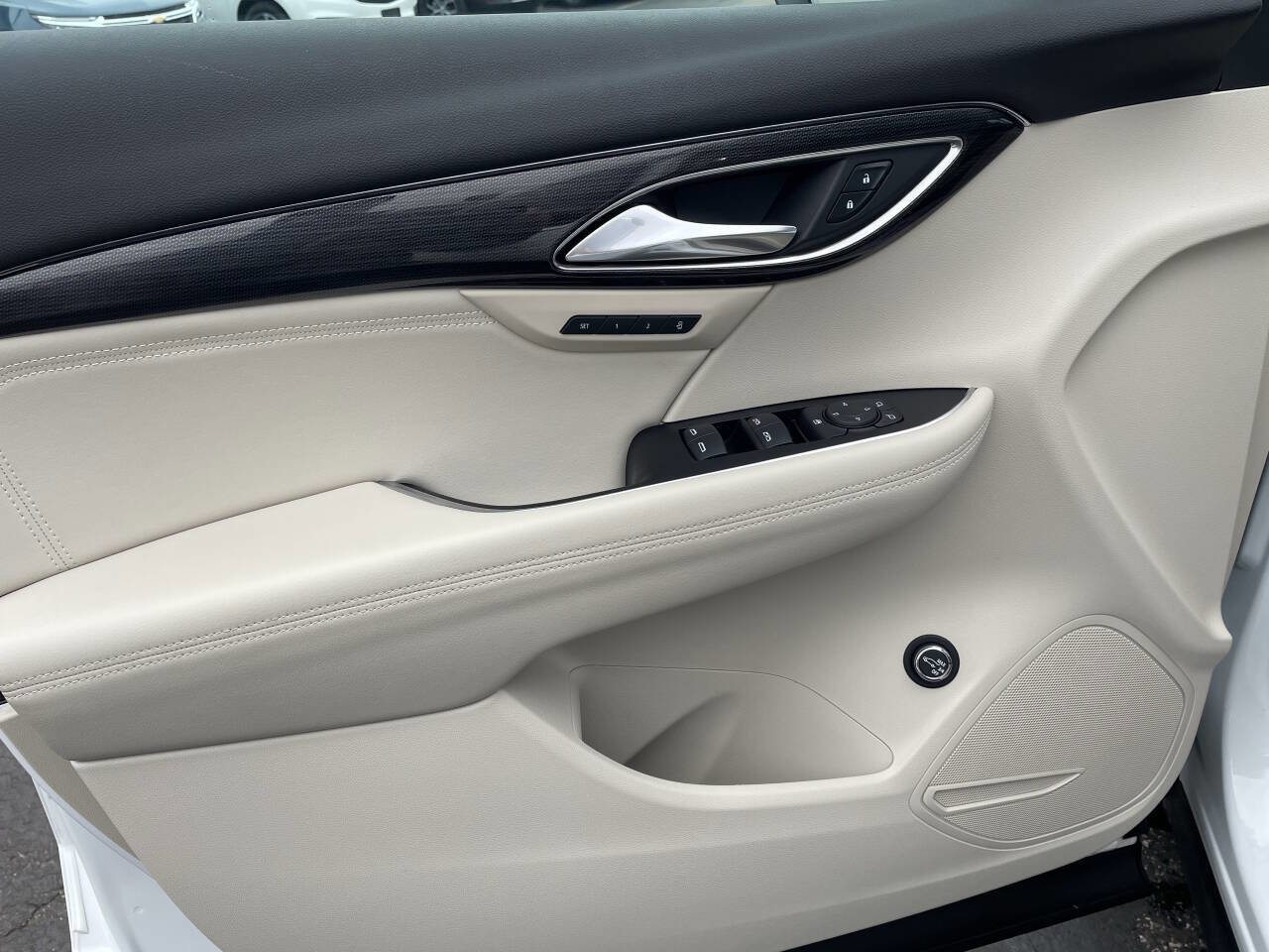 Used 2023 Buick Envision Essence image 12