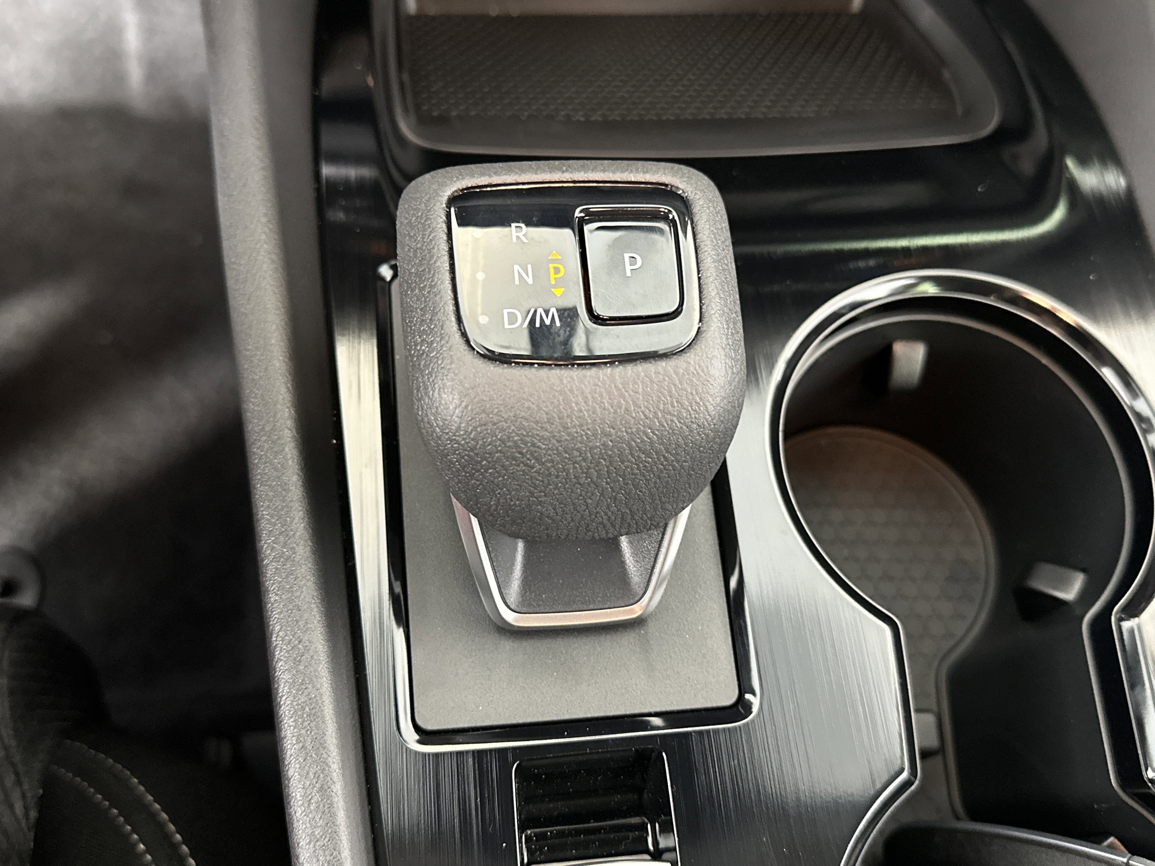 Certified 2025 Nissan Rogue SV image 24