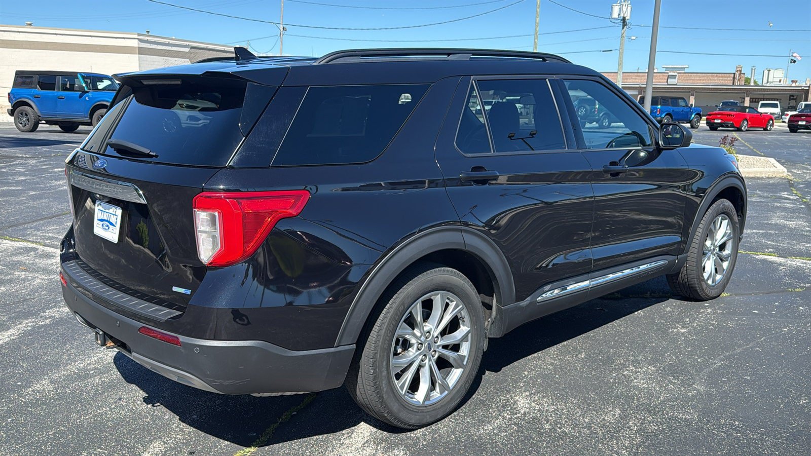 Used 2020 Ford Explorer XLT w/ Equipment Group 202A AWD/4WD image 8