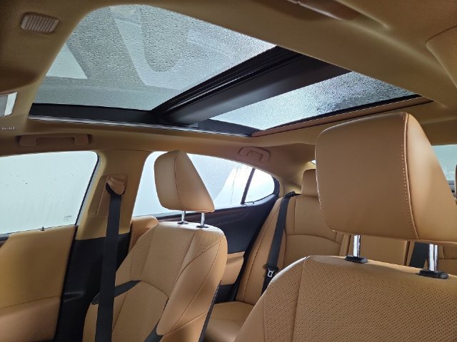 Used 2025 Lexus ES 350 w/ Accessory Package (Z1) FWD image 34
