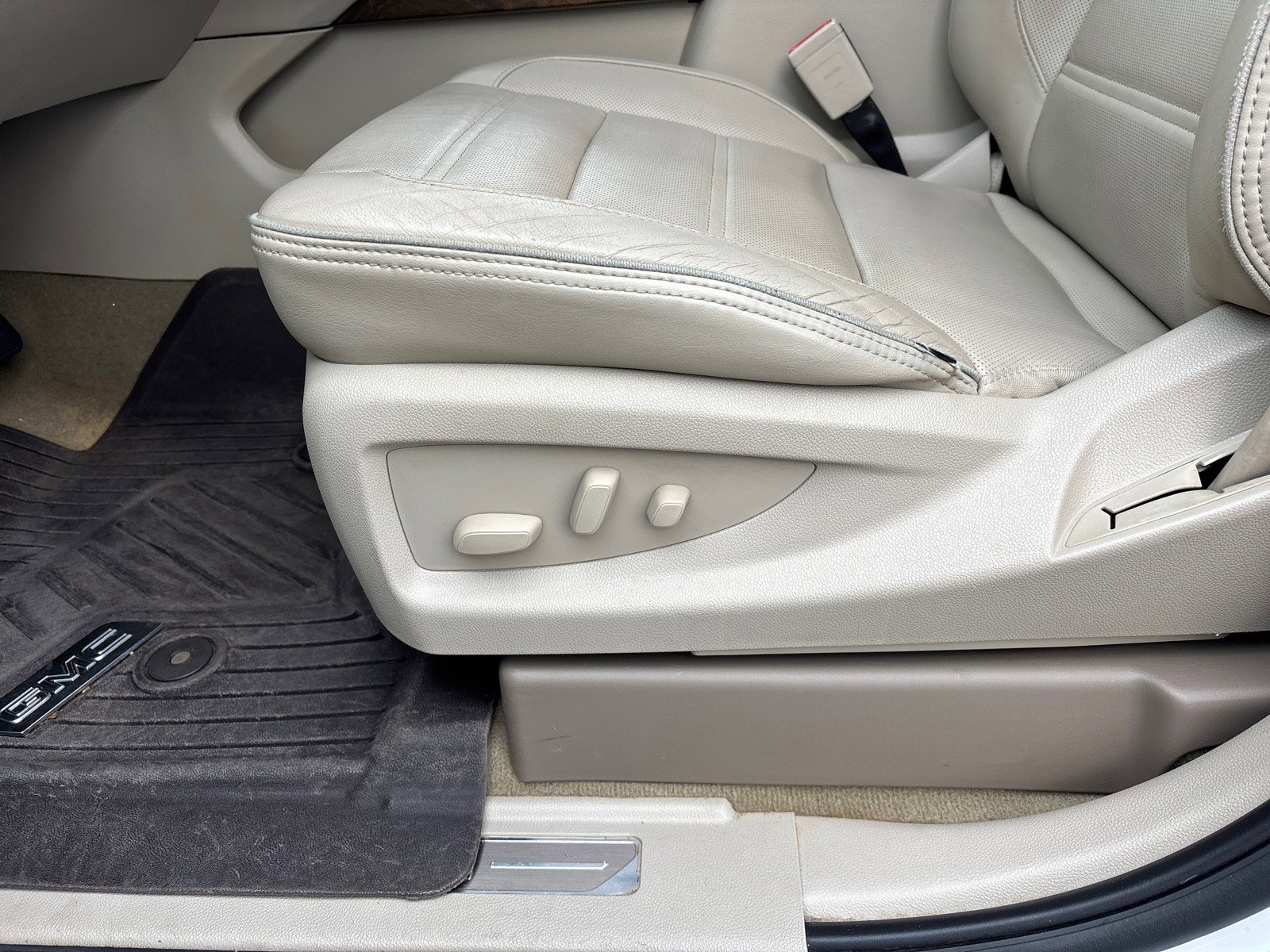 Used 2018 GMC Yukon Denali w/ Denali Ultimate Package image 13