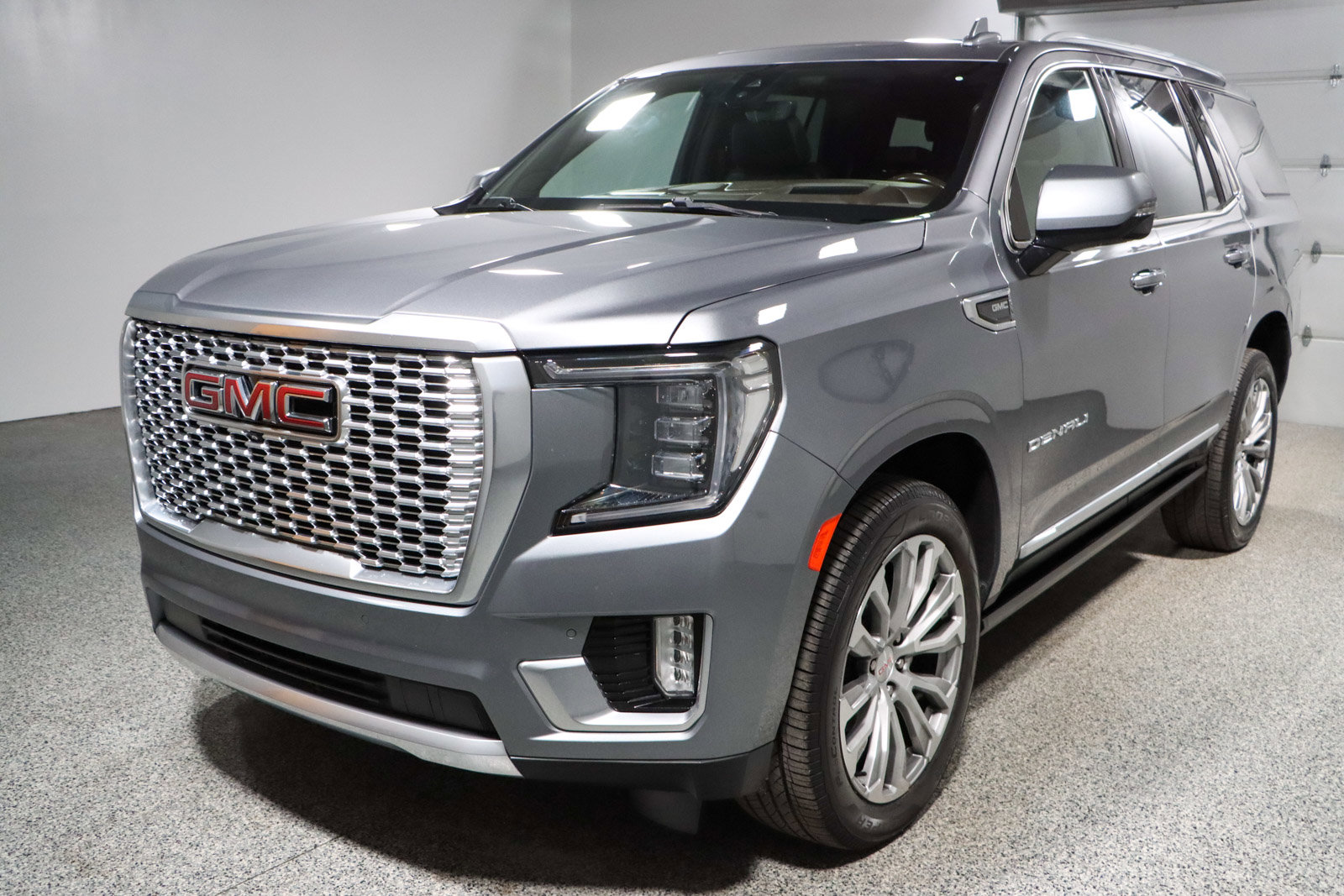 Used 2021 GMC Yukon Denali w/ Denali Premium Package image 38