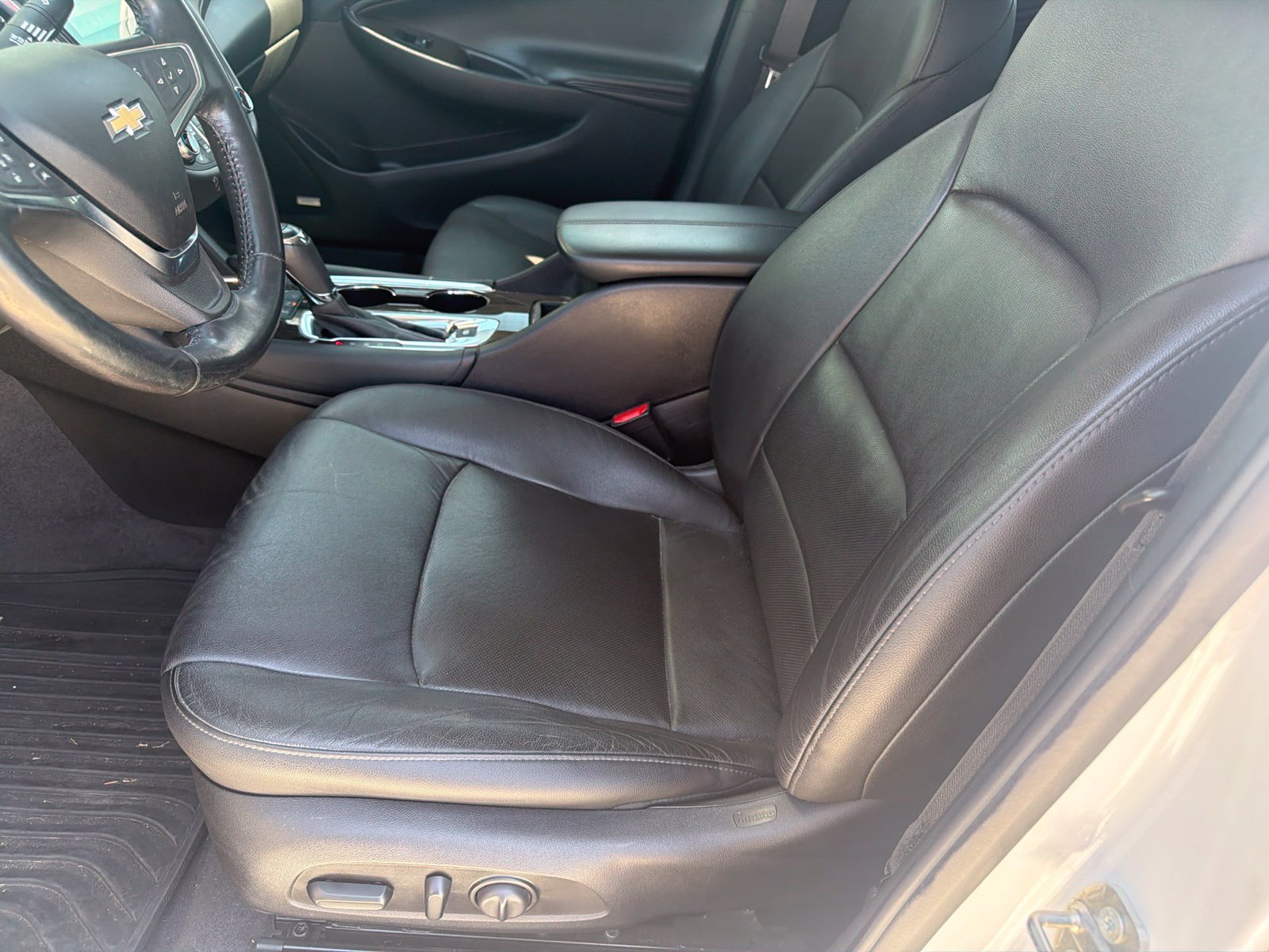 Used 2019 Chevrolet Malibu Premier w/ Sun and Wheel Package FWD image 16