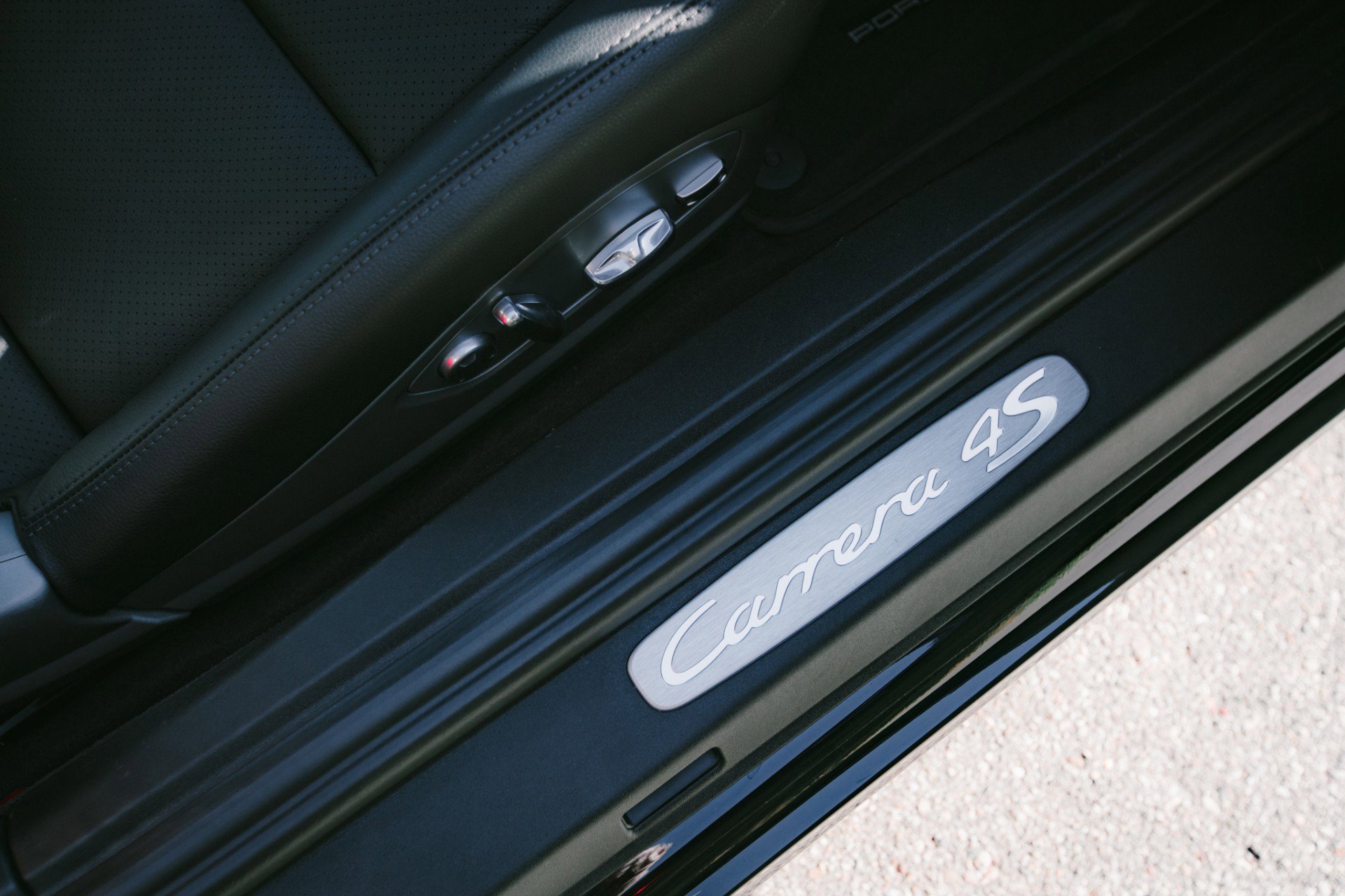 Used 2015 Porsche 911 Carrera 4S image 6