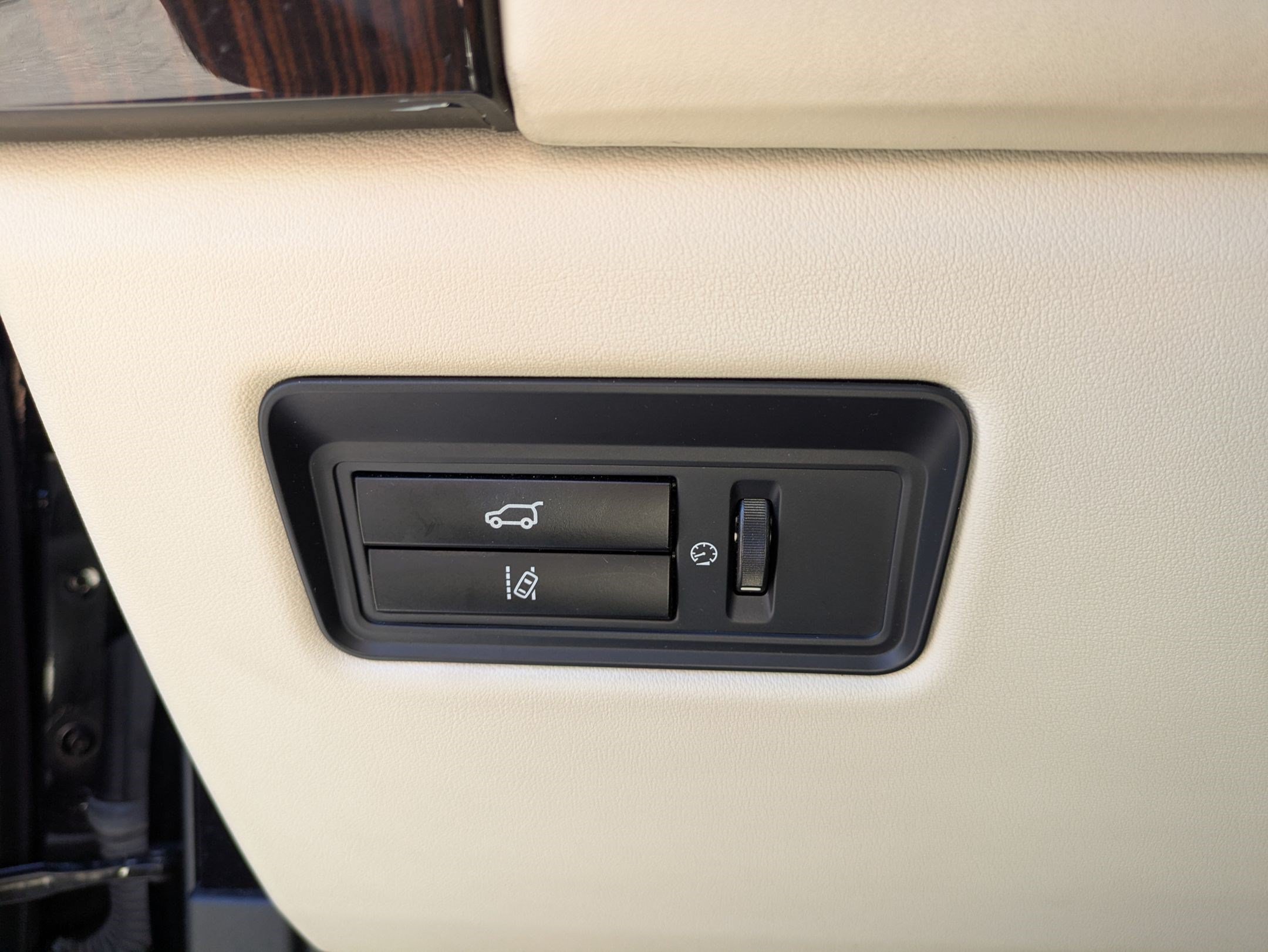Used 2015 Land Rover Range Rover HSE AWD/4WD image 25
