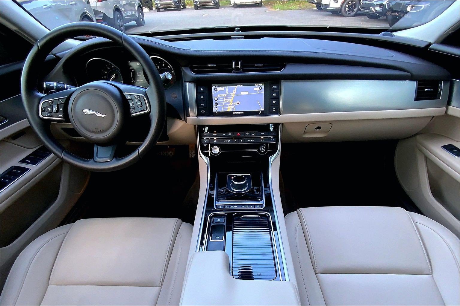 Used 2018 Jaguar XF Premium AWD/4WD image 17