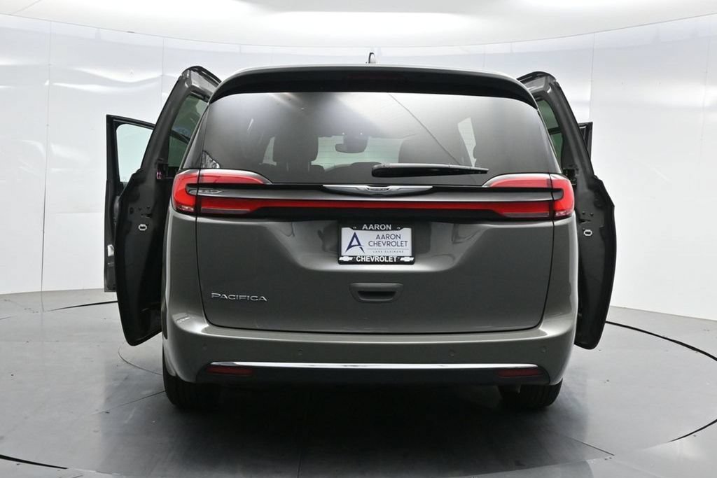 Used 2025 Chrysler Pacifica Select FWD image 54