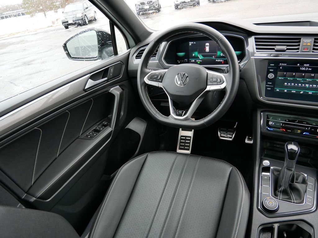 Used 2023 Volkswagen Tiguan SE R-Line image 13