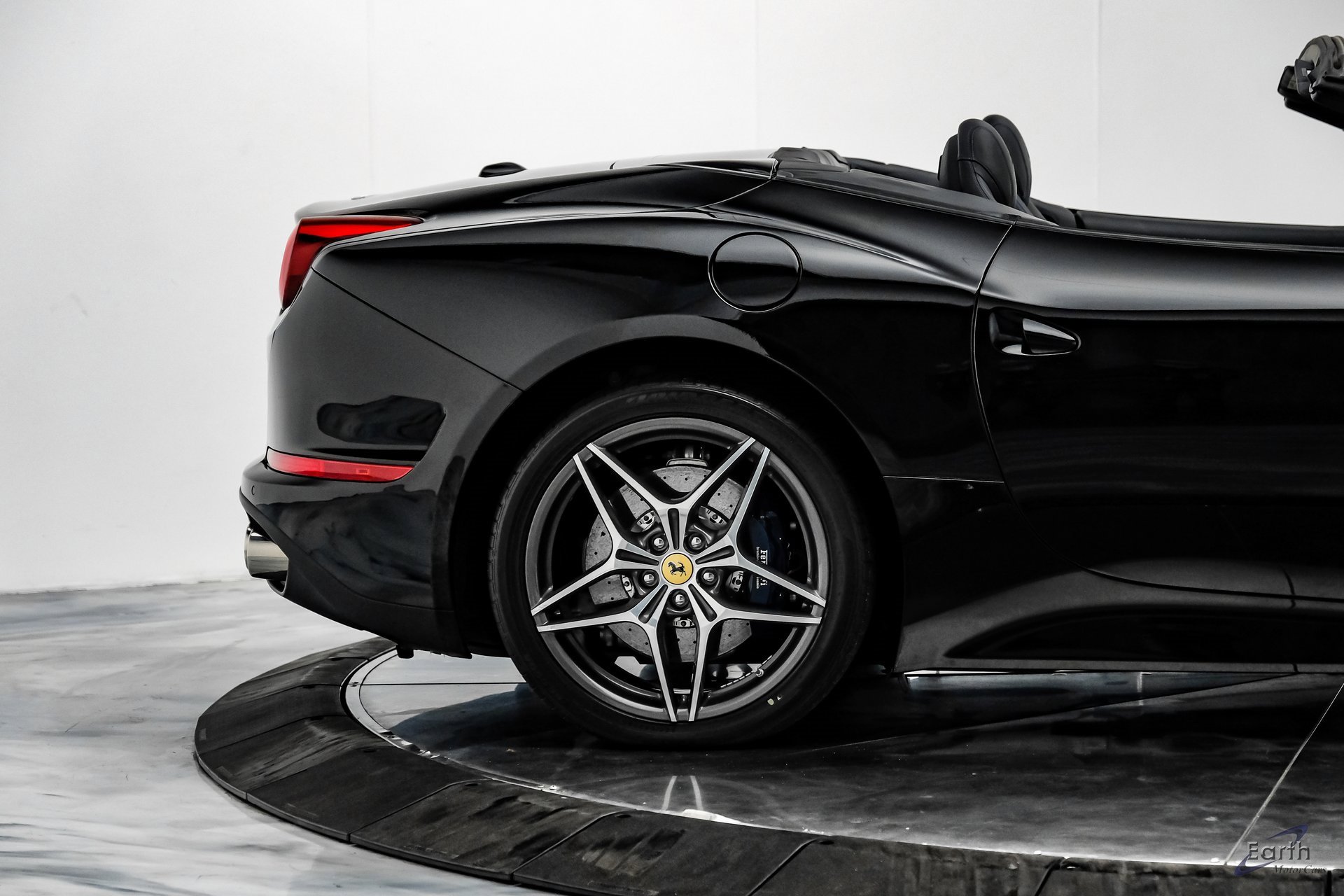 Used 2016 Ferrari California T image 22