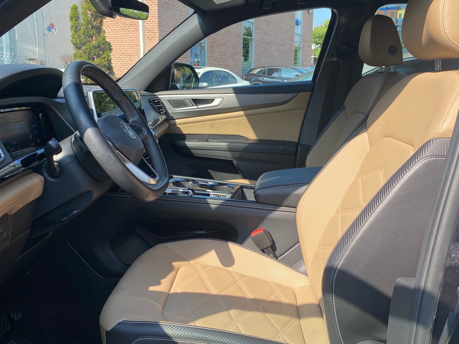 Certified 2024 Volkswagen Atlas Cross Sport SE w/ Panoramic Sunroof Package AWD/4WD image 10