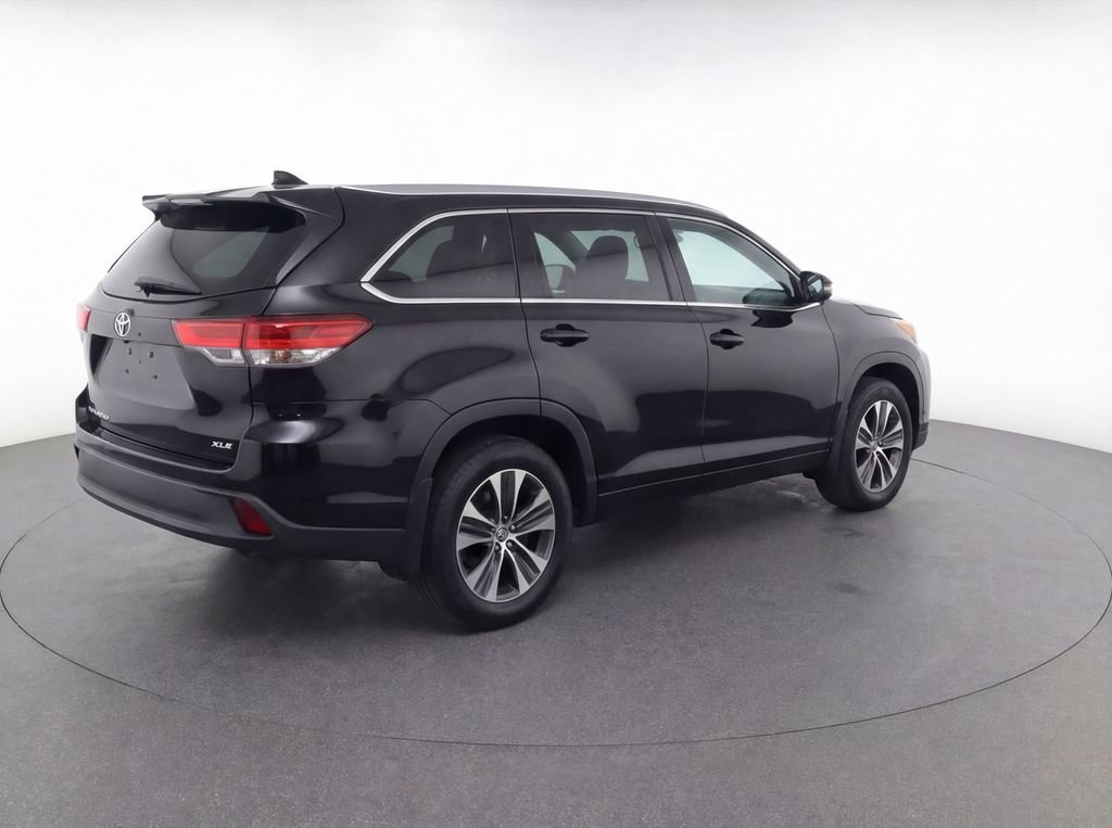 Used 2020 Toyota Highlander XLE FWD image 9