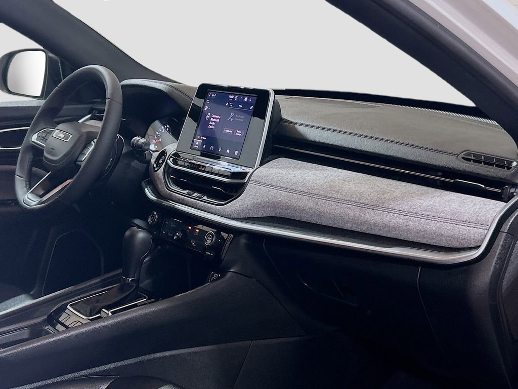 Used 2025 Jeep Compass Latitude image 25