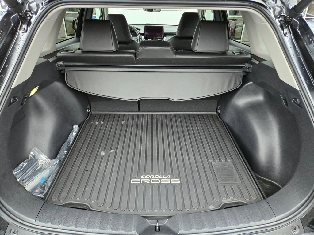 Used 2024 Toyota Corolla Cross XLE image 22