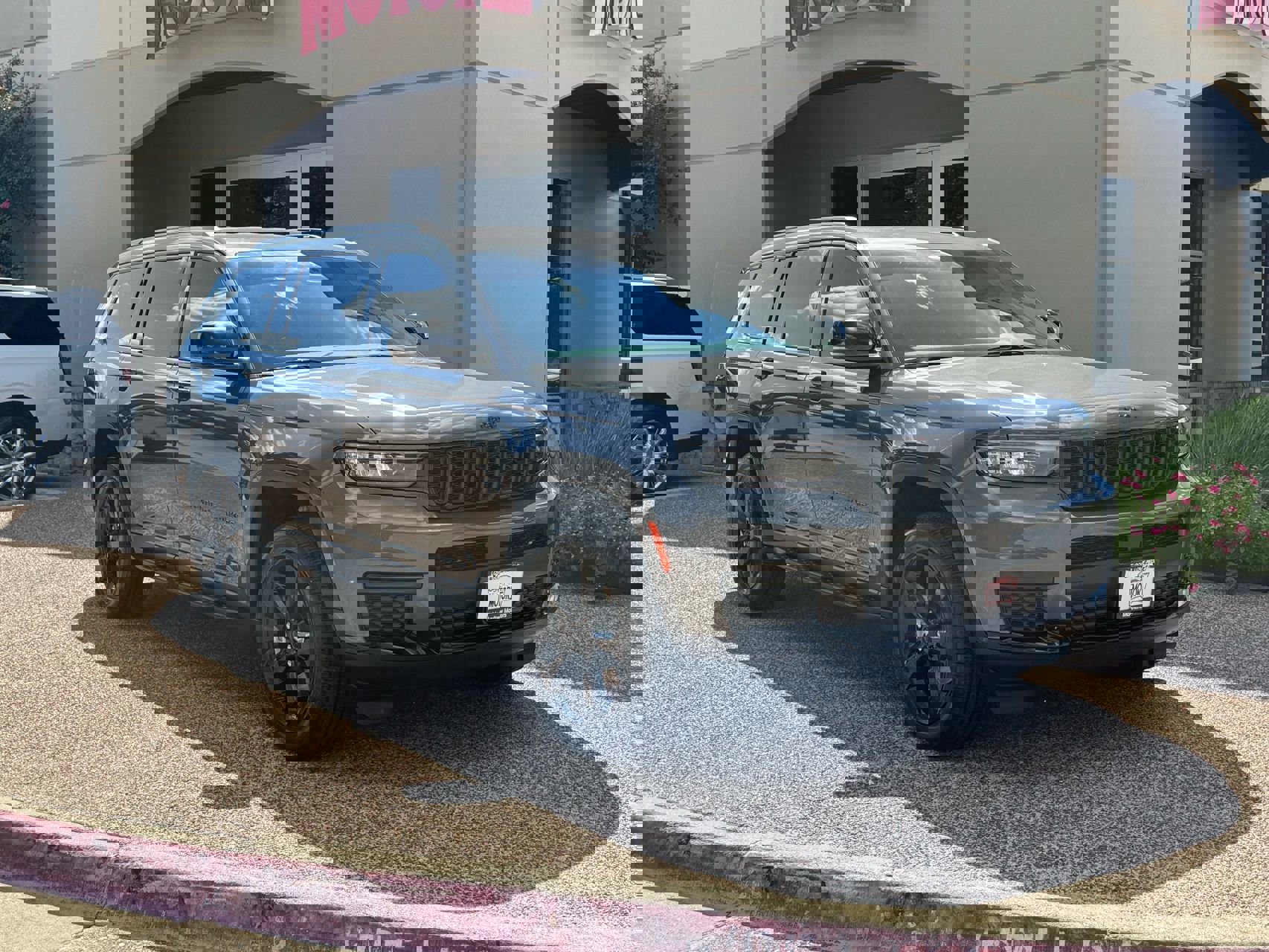 Used 2023 Jeep Grand Cherokee L Laredo image 6