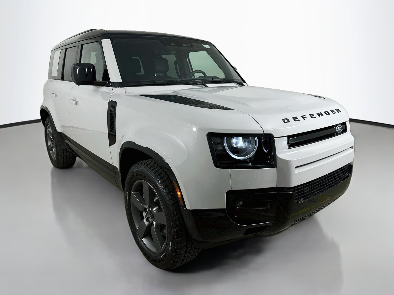 New 2026 Land Rover Defender 110 X-Dynamic SE AWD/4WD image 3