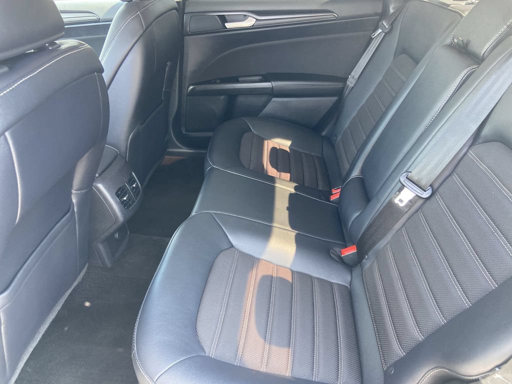 Used 2018 Ford Fusion SE w/ Equipment Group 201A FWD image 21