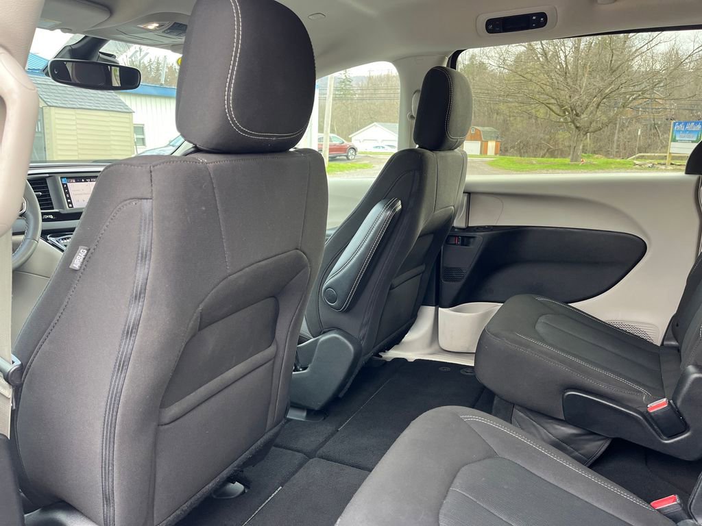 Used 2023 Chrysler Voyager LX image 30
