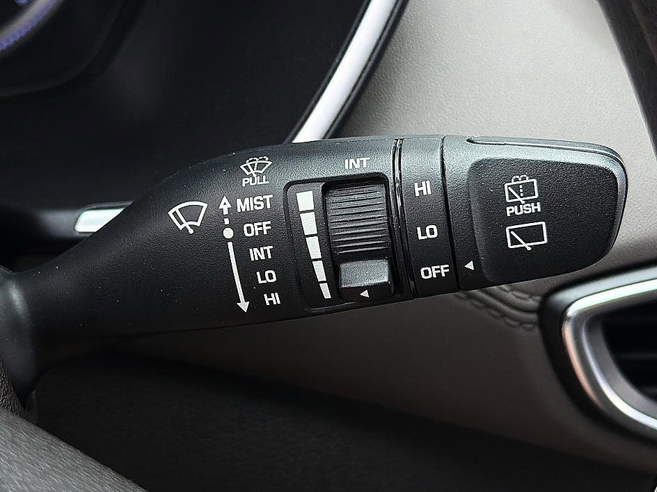 Used 2020 Hyundai Santa Fe SE AWD/4WD image 17