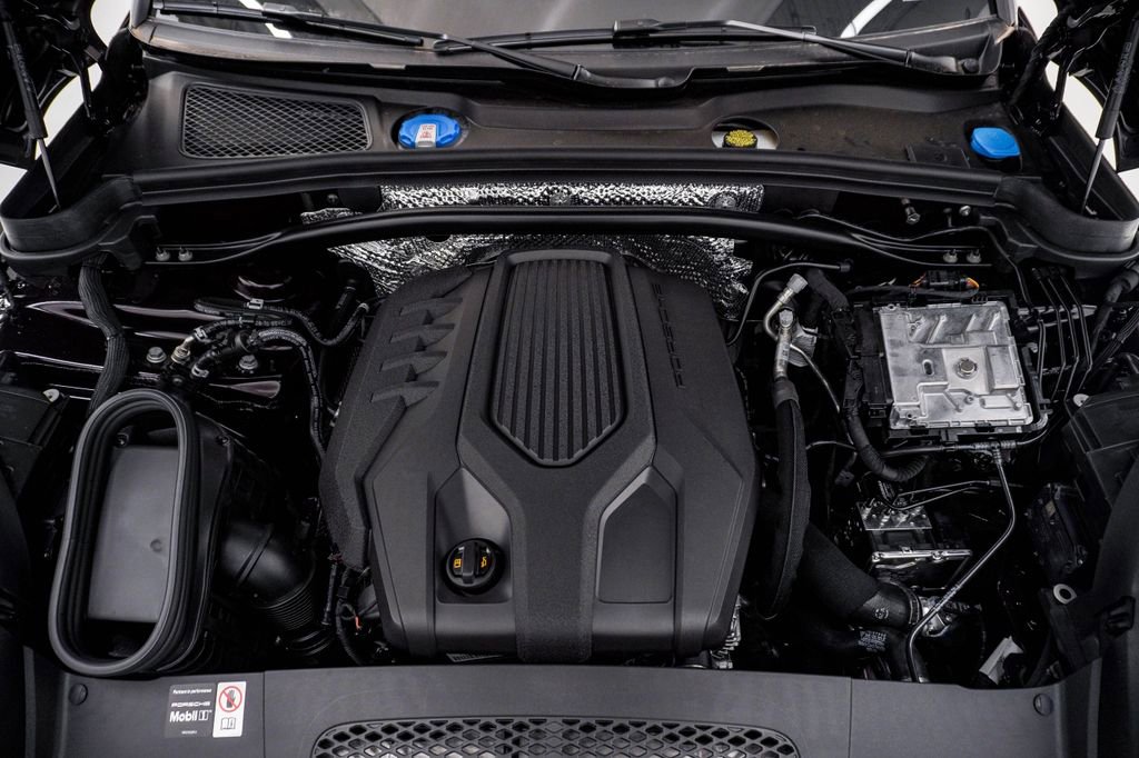 New 2026 Porsche Macan AWD/4WD image 29