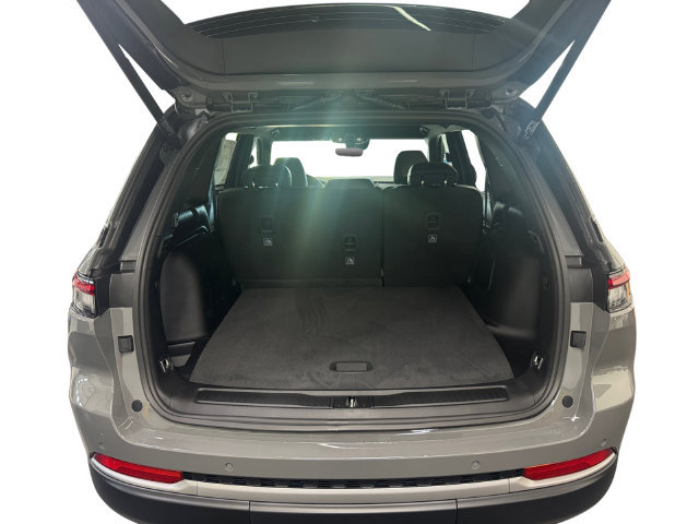 New 2027 Jeep Grand Cherokee Limited AWD/4WD image 16