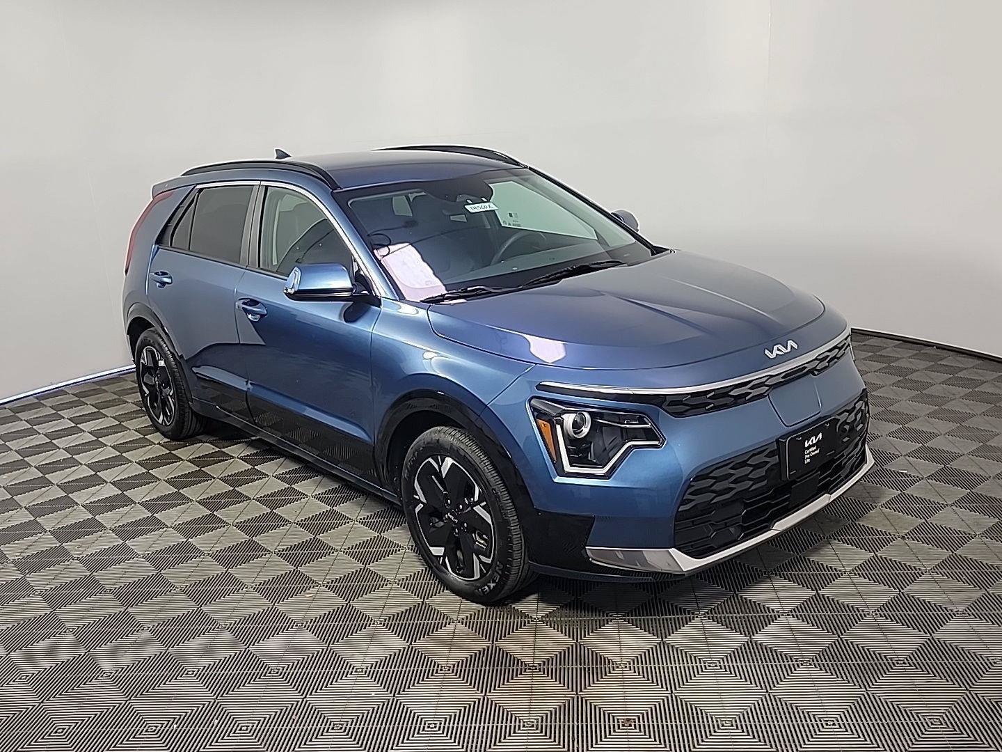 Used 2025 Kia Niro Wind w/ Wind Preserve Package FWD image 2