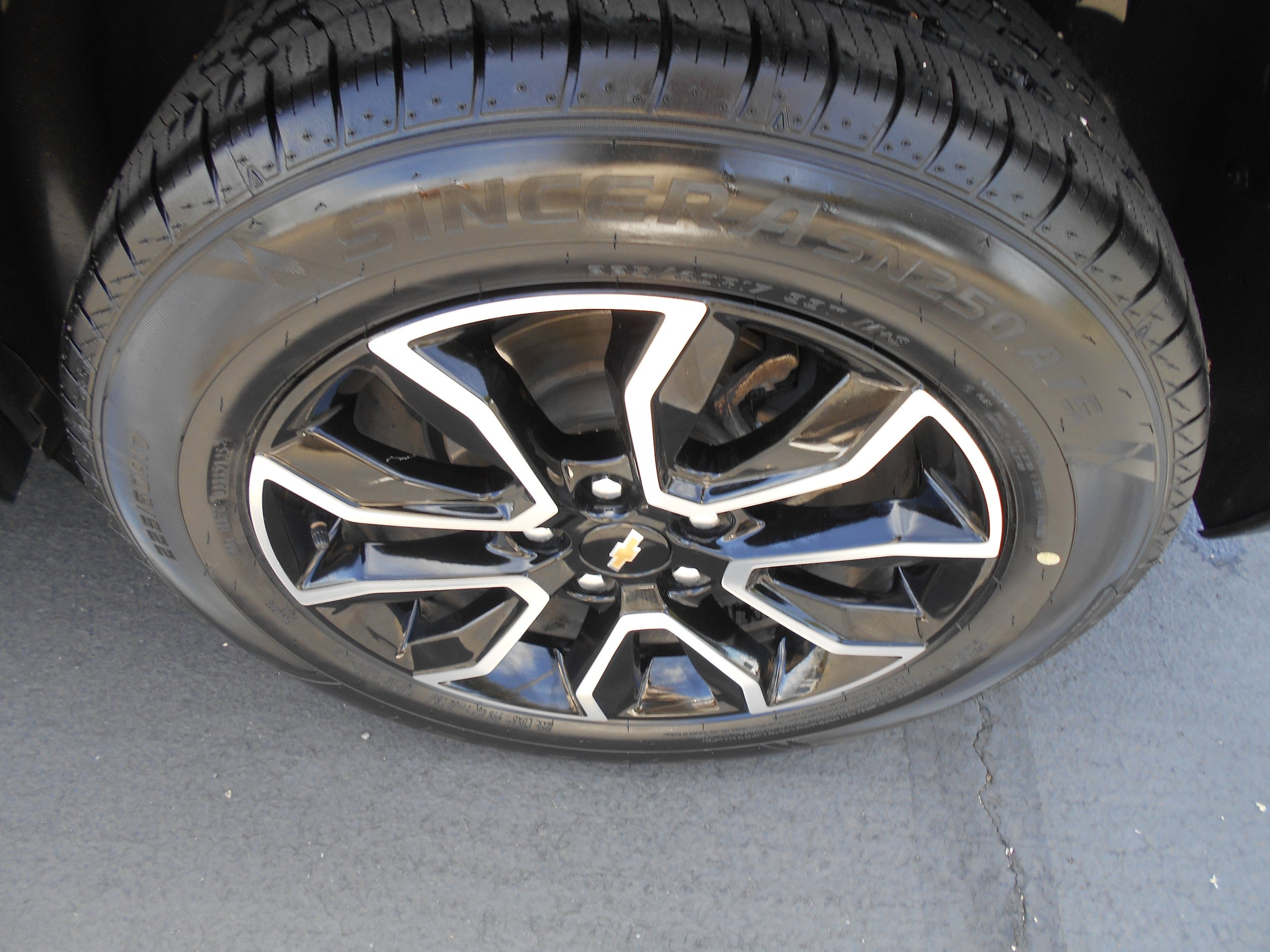 Used 2023 Chevrolet TrailBlazer ACTIV w/ Sun and Liftgate Package FWD image 12