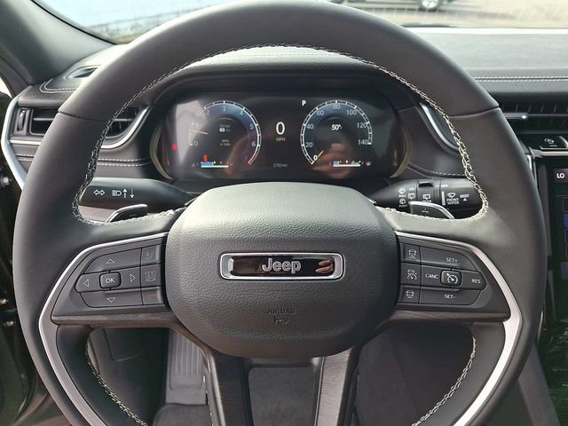 Used 2025 Jeep Grand Cherokee L Limited w/ Black Appearance Package image 18